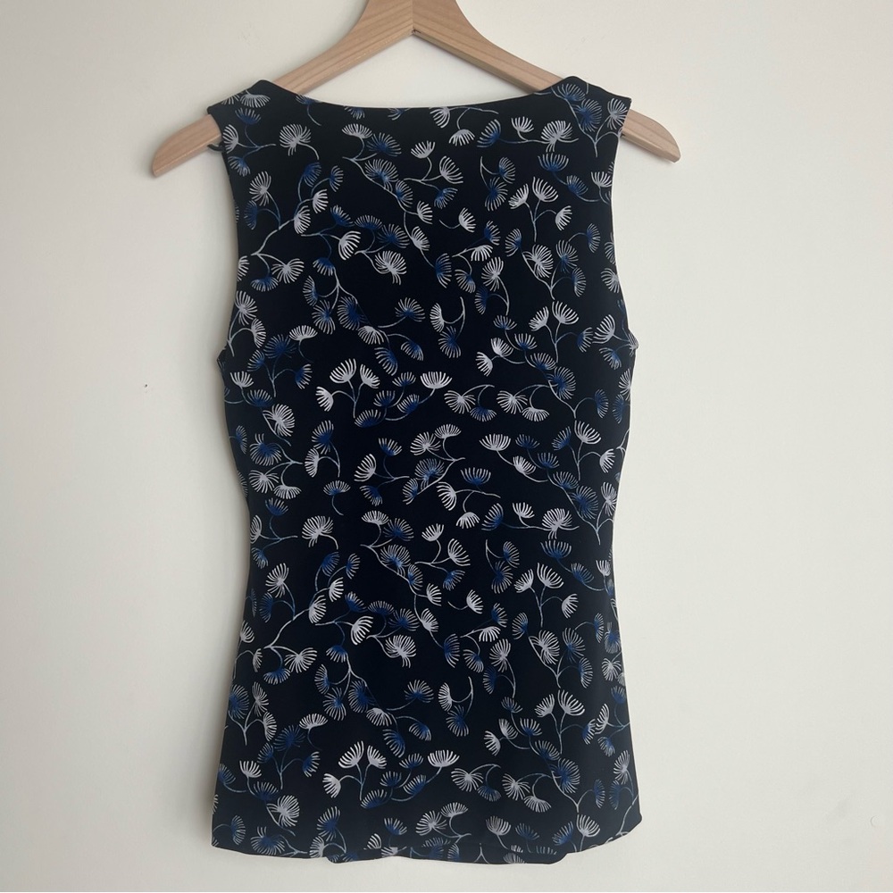 White House Black Market Navy Floral Sleeveless Blouse - Picture 7 of 7